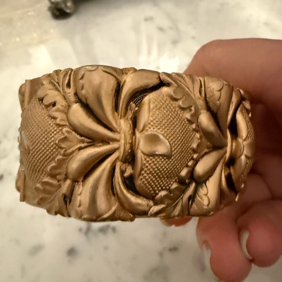 Ornate Vintage Gold-Tone Floral Cuff Bracelet - Picture 7 of 8